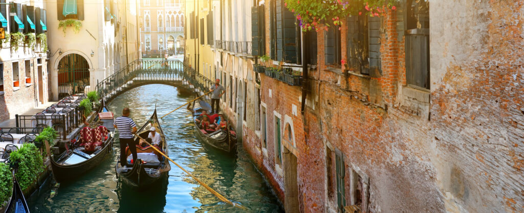 Turisti-gondola-Venezia