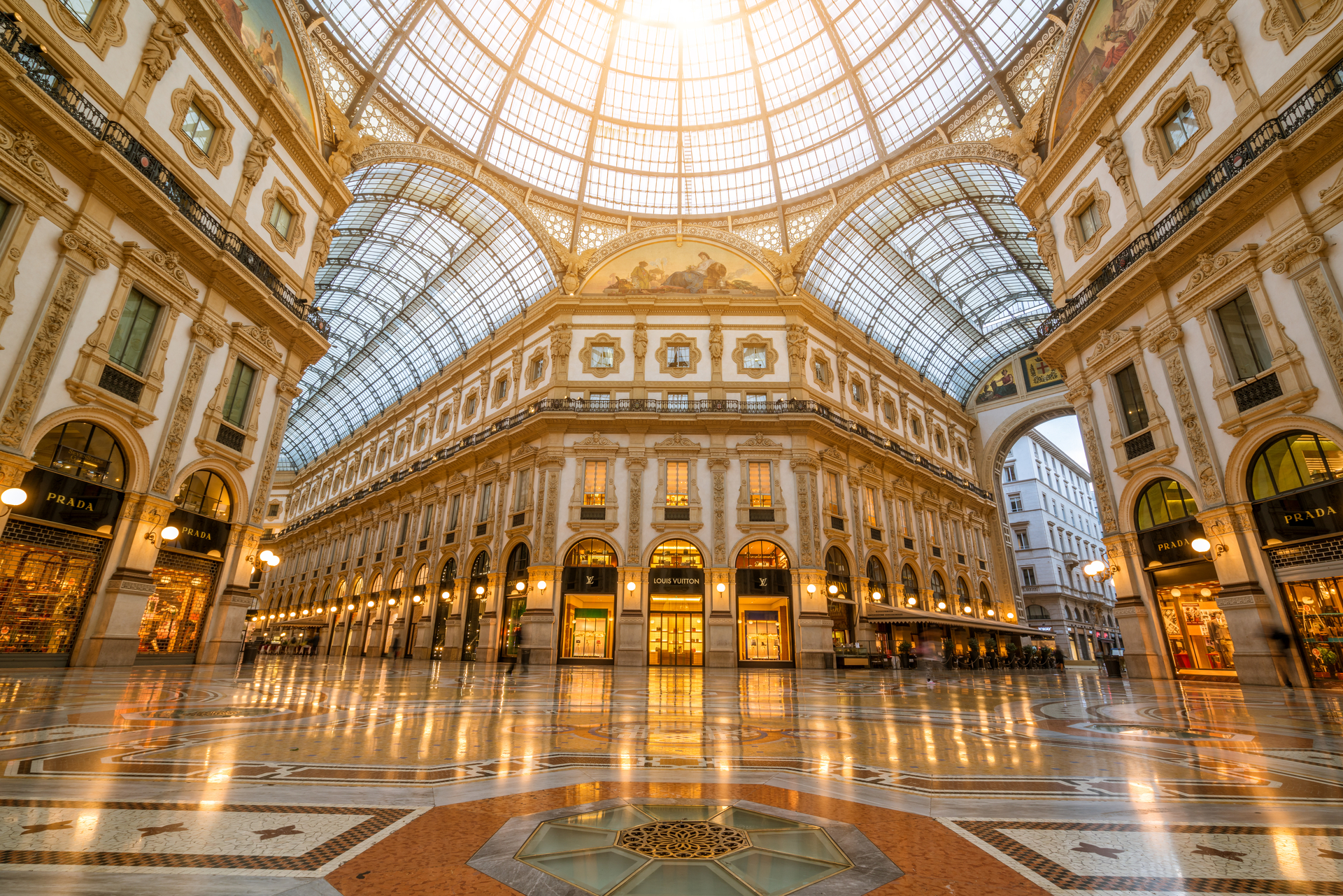 Milan,,Italy,-,Sep,29,,2017:,Galleria,Vittorio,Emanuele,Ii